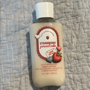 Bath & Body Works Strawberry Pound Cake Nourishing Lotion